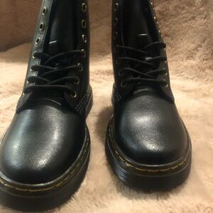 Dr. Martens BRAND NEW